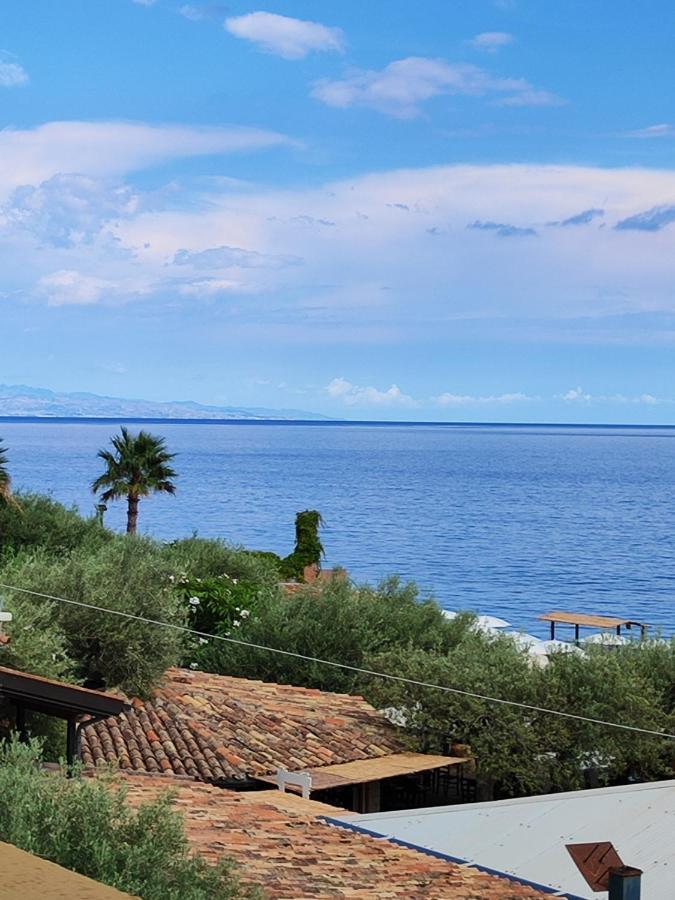 Torre Dei Pirati Villa Letojanni Luaran gambar
