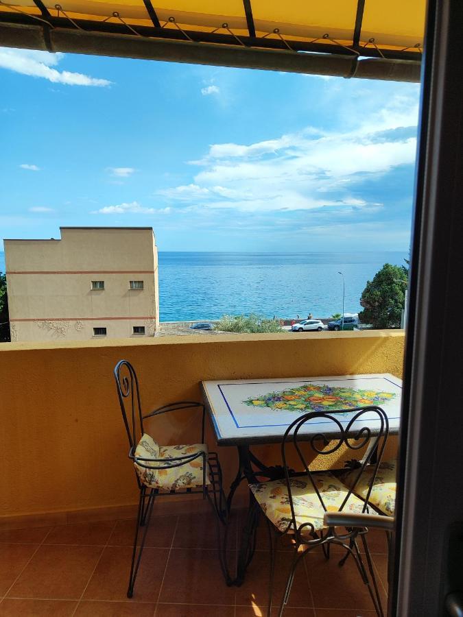 Torre Dei Pirati Villa Letojanni Luaran gambar